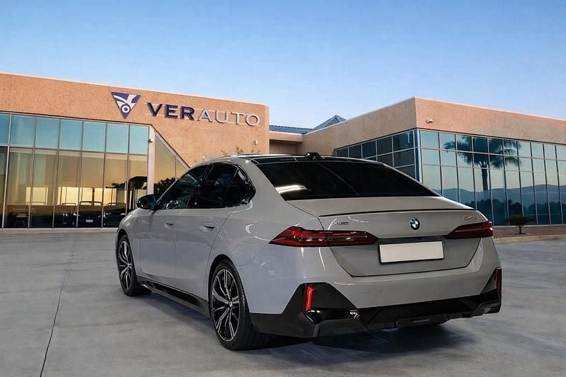 Usata BMW 540 M Sport 303 CV (222 kW) 2025 Grigio Berlina