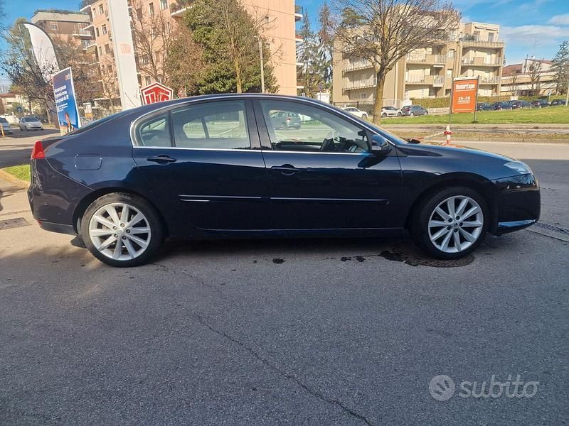 Usata Renault Laguna III 150 CV (110 kW) 2008 Blu Berlina
