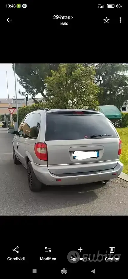 Usata Chrysler Voyager 174 CV (127 kW) 2001 Grigio Monovolume