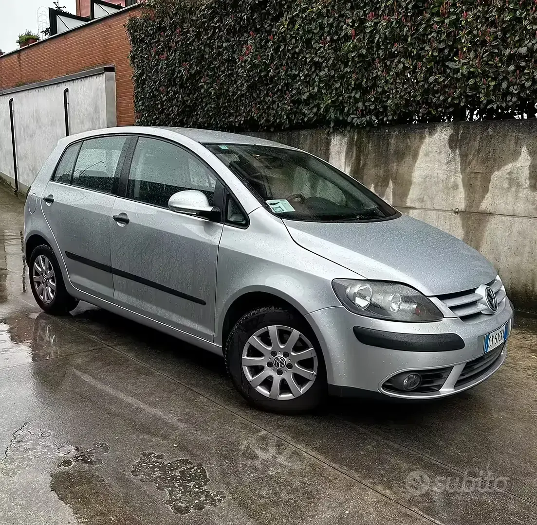 Käytetty VW Golf Comfortline 115 HP (84 kW) 2006 Harmaa Tila-auto