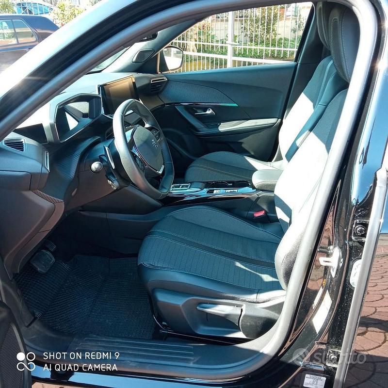 Begagnad Peugeot 2008 Allure 131 HK (96 kW) 2023 Svart SUV