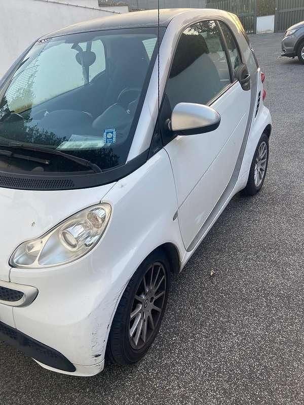 Bianco Usata 2011 Smart ForTwo Coupé Passion Coupé | 4800 € (Buon prezzo) - Immagine 1/4