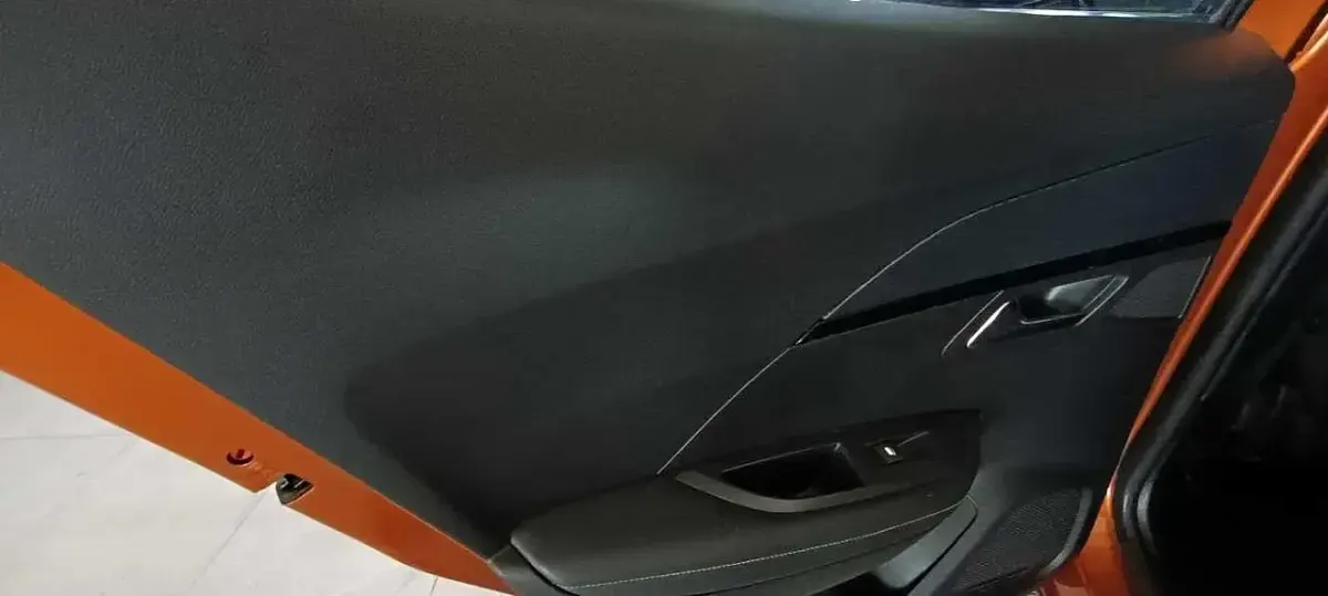 Usata Peugeot 2008 GT 130 CV (95 kW) 2022 Arancione SUV