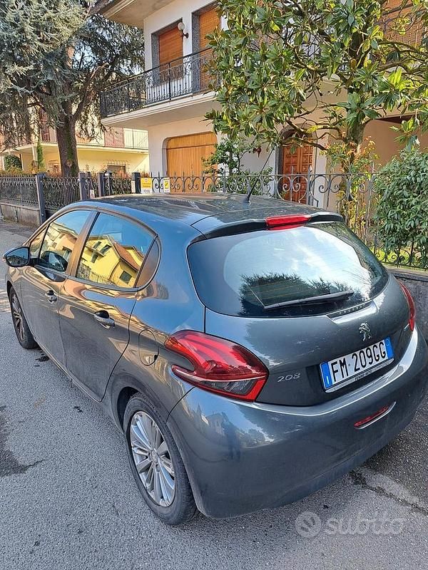 Usata Peugeot 208 Allure 82 CV (60 kW) 2017 Grigio Utilitaria