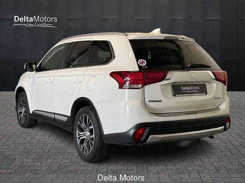 Usata Mitsubishi Outlander Instyle 150 CV (110 kW) 2018 Bianco SUV