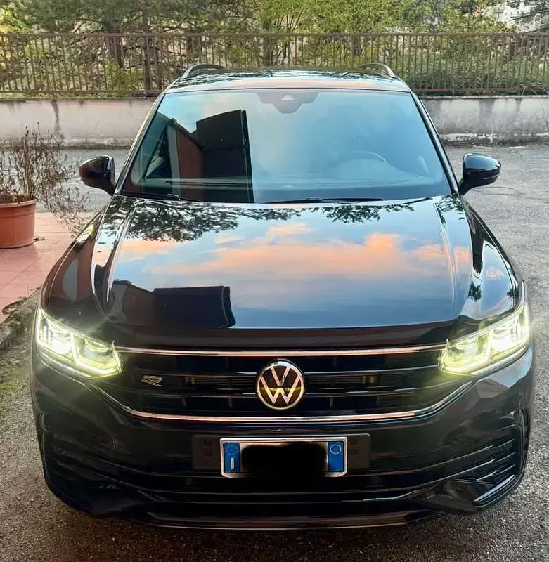 Usata VW Tiguan R-line 150 CV (110 kW) 2021 Nero SUV