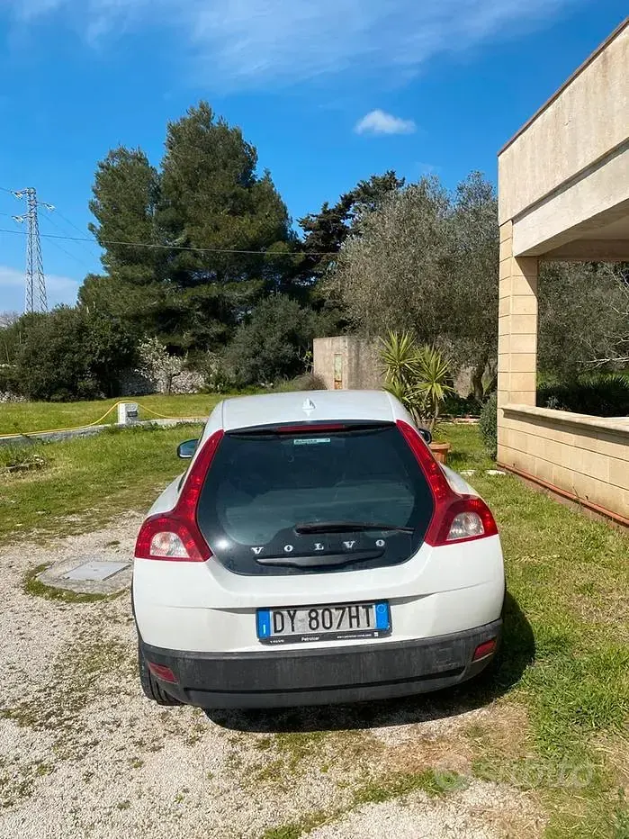 Usata Volvo C30 109 CV (80 kW) 2009 Bianco Utilitaria