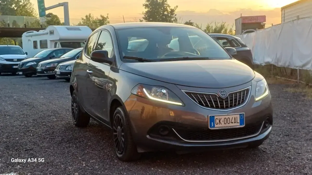 Usata Lancia Ypsilon S 69 CV (50 kW) 2022 Grigio Utilitaria