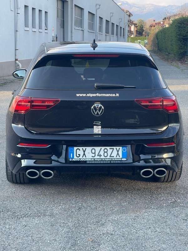 Usata VW Golf VIII R 333 CV (244 kW) 2023 Nero Utilitaria