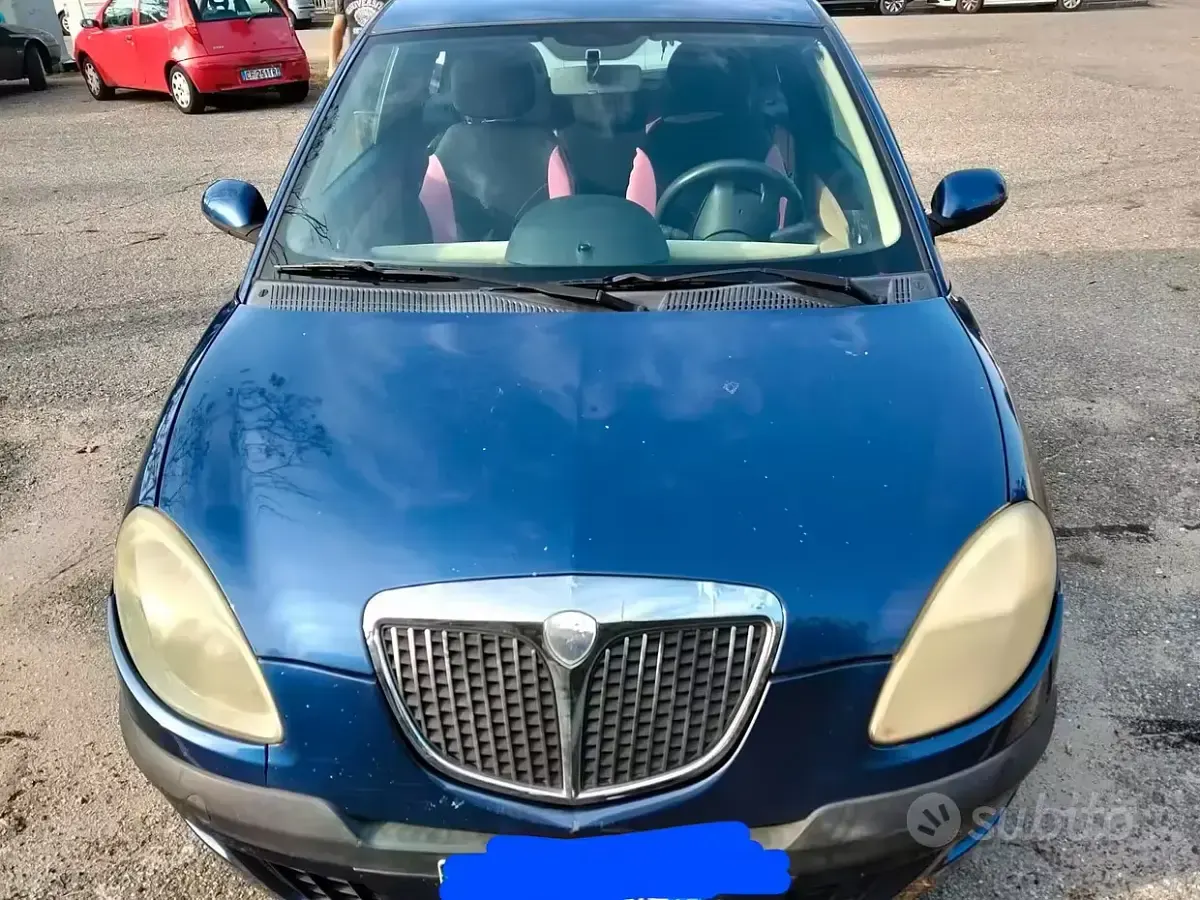 Usata Lancia Ypsilon 80 CV (58 kW) 2004 Bluazzurro Utilitaria