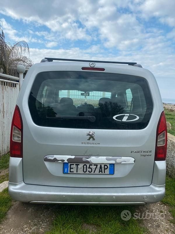 Usata Peugeot Partner Tepee 90 CV (66 kW) 2013 Grigio Monovolume