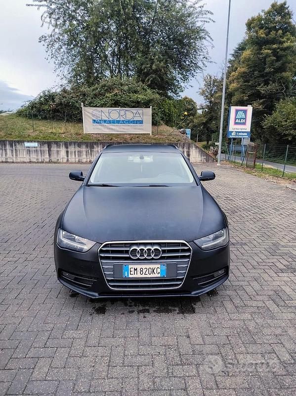 Usata Audi A4 120 CV (88 kW) 2012 Nero Station wagon