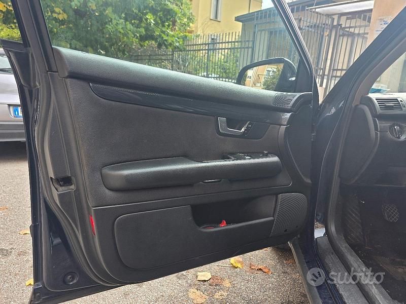 Usata Audi A4 130 CV (95 kW) 2005 Blu Station wagon