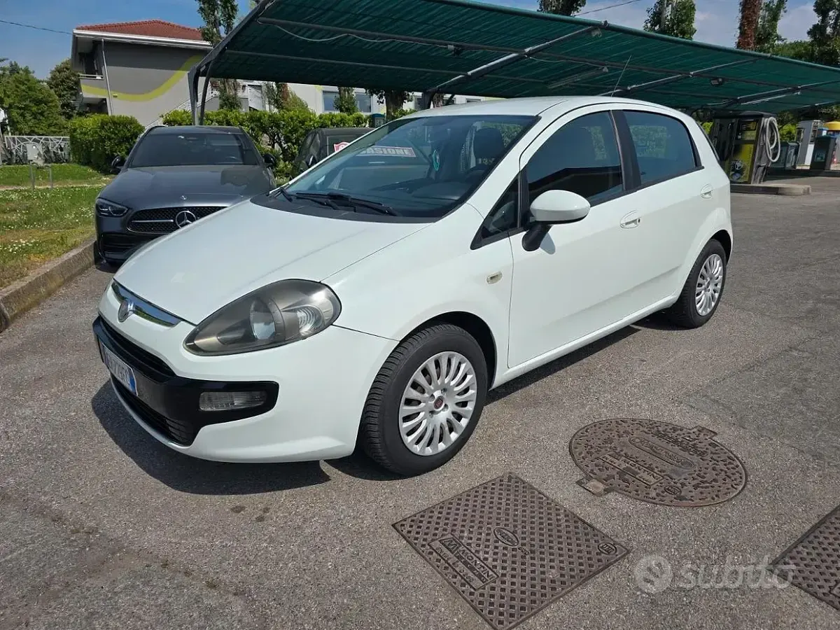 Usata Fiat Punto Evo Active 69 CV (50 kW) 2011 Bianco Utilitaria