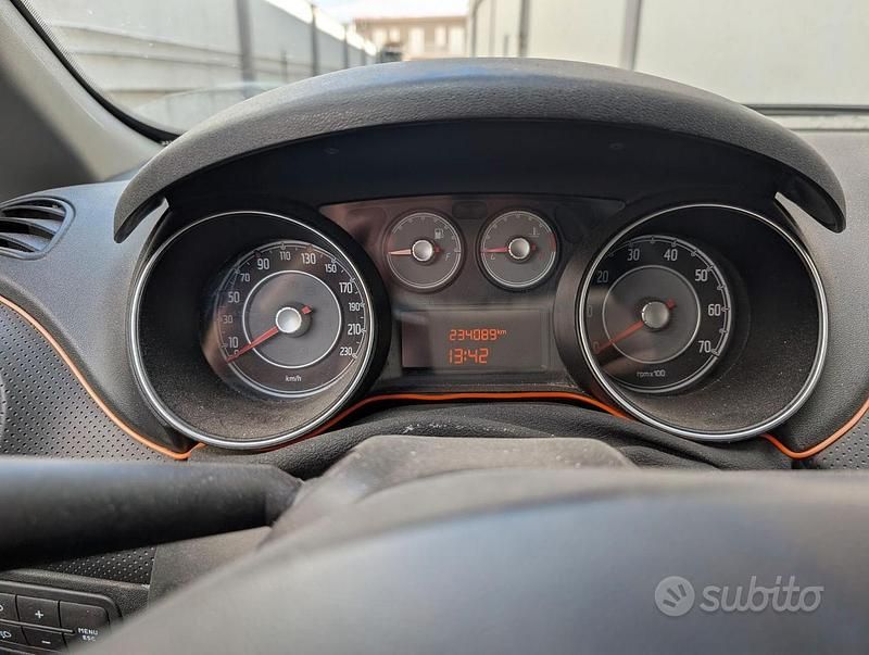 Usata Fiat Punto Evo 77 CV (56 kW) 2011 Bianco Utilitaria