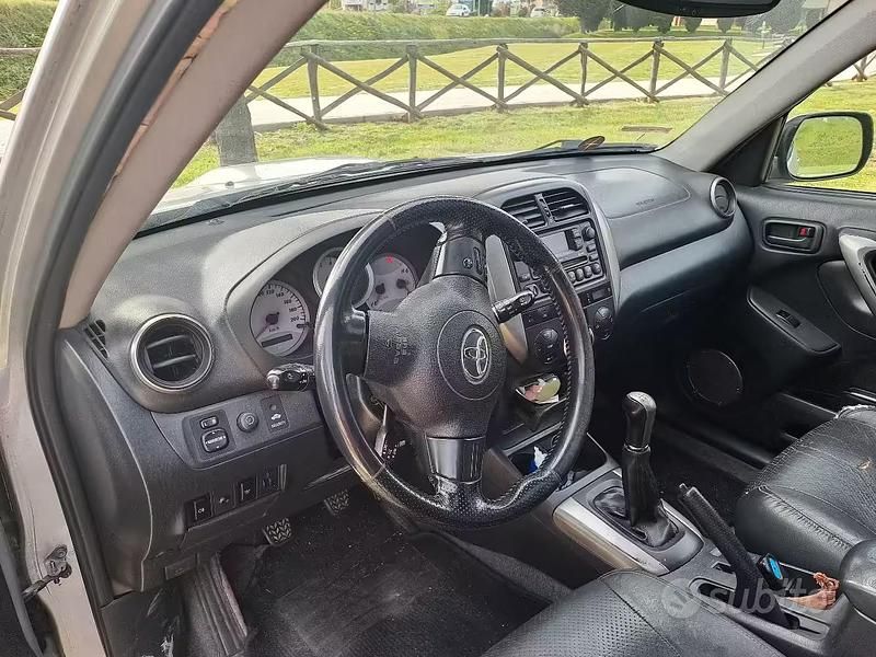 Usata Toyota RAV4 2005 Grigio SUV