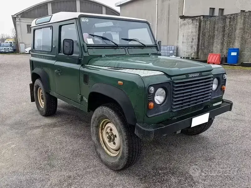 Usata Land Rover Defender 122 CV (89 kW) 2000 Verde SUV