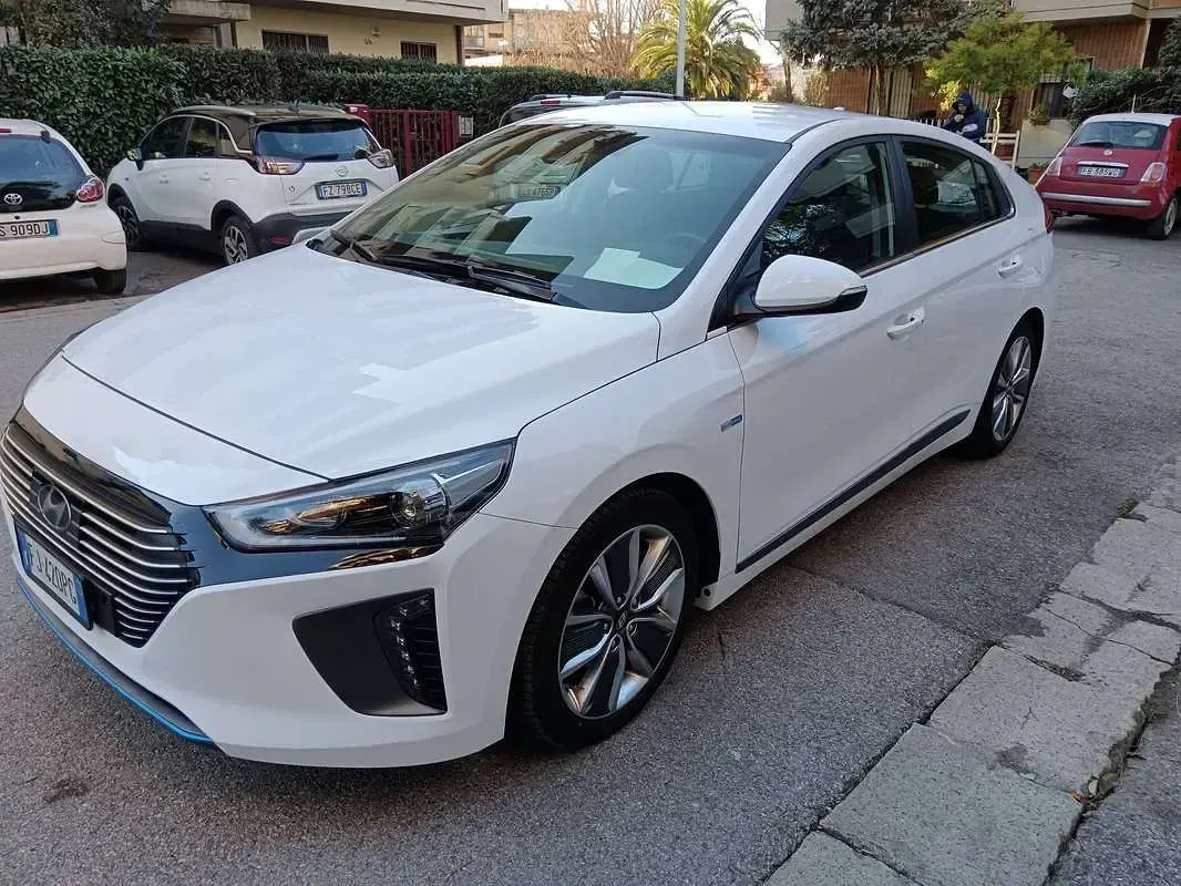Usata Hyundai Ioniq Comfort 105 CV (77 kW) 2017 Bianco Utilitaria