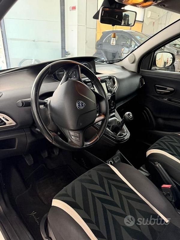 Usata Lancia Ypsilon 2017 Bianco Utilitaria