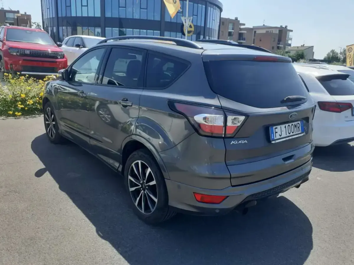 Usata Ford Kuga ST-Line 120 CV (88 kW) 2017 Grigio SUV