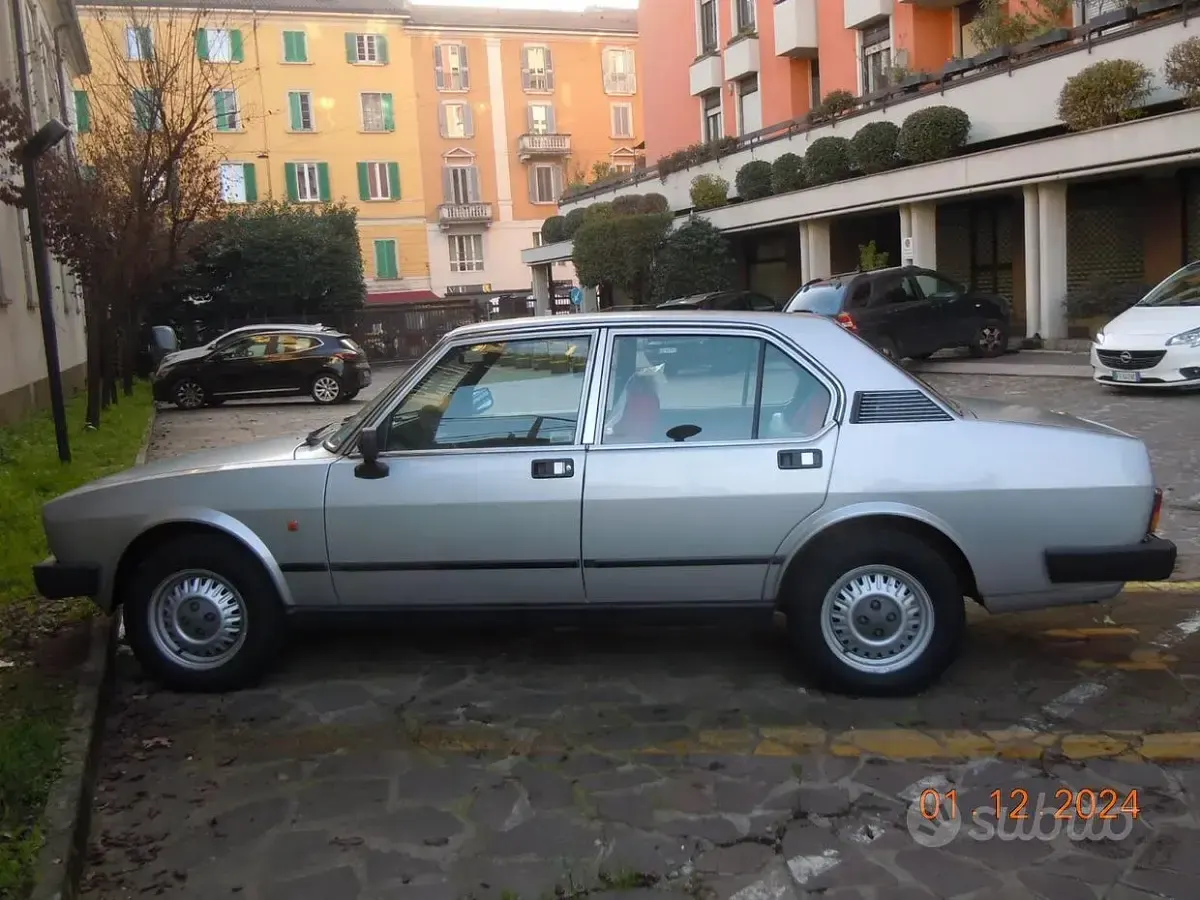 Usata Alfa Romeo Alfetta 130 CV (95 kW) 1982 Grigio Berlina