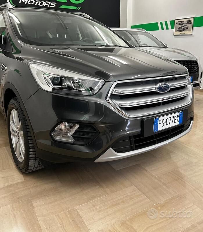 Usata Ford Kuga Titanium 120 CV (88 kW) 2018 Verde SUV