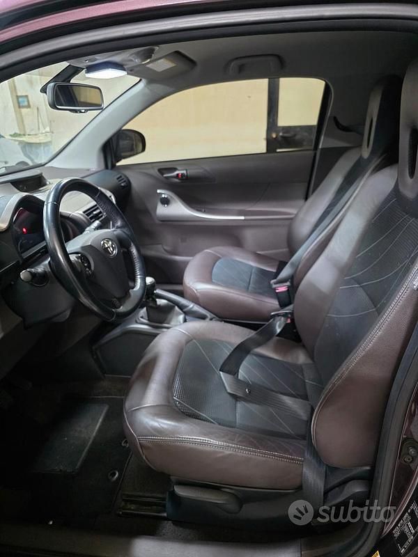 Second-hand Toyota iQ 89 CP (65 kW) 2009 Alb Hatchback