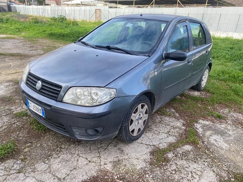 Usata Fiat Punto Active 69 CV (50 kW) 2004 Blu Utilitaria