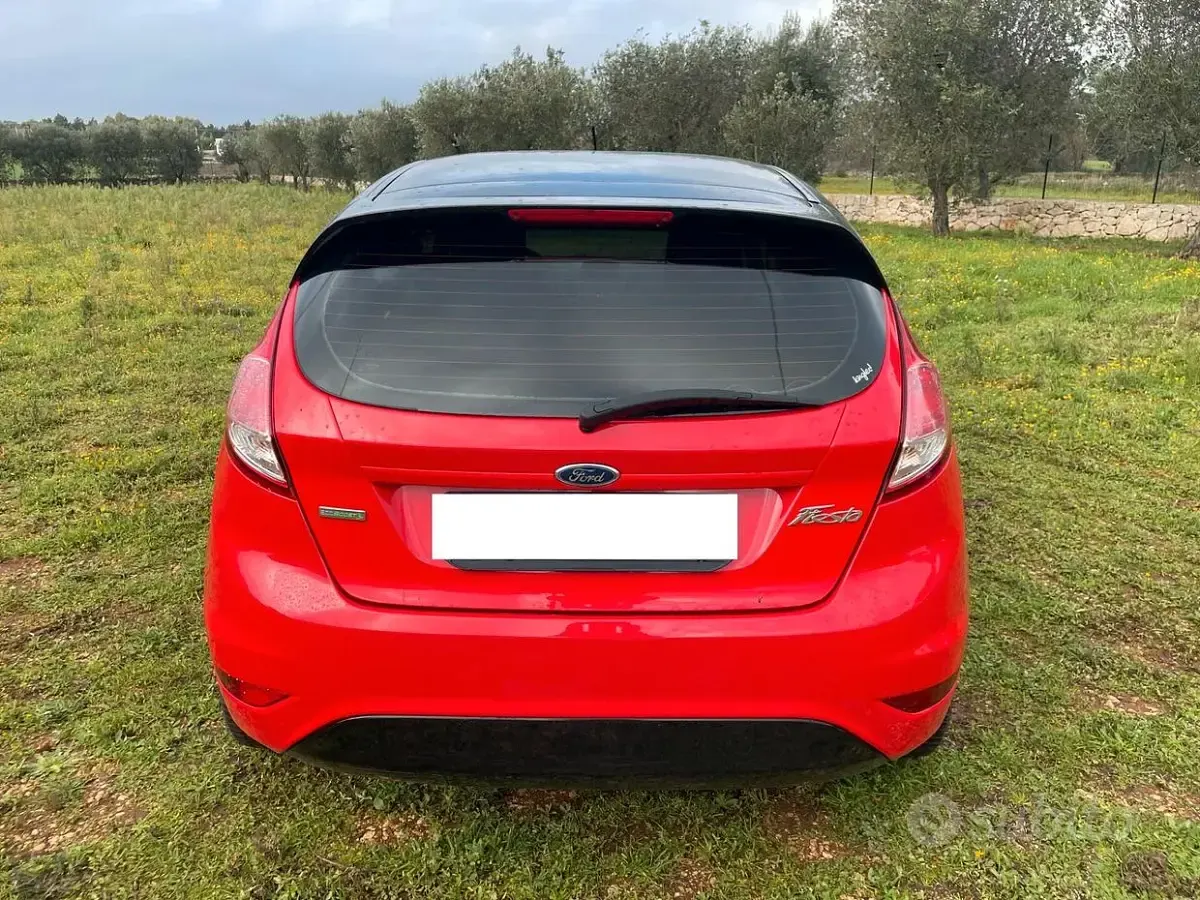 Usata Ford Fiesta Titanium 100 CV (73 kW) 2017 Rosso Utilitaria