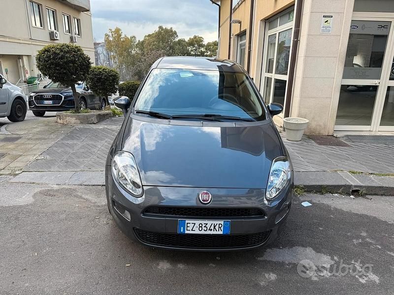 Usata Fiat Punto Lounge 69 CV (50 kW) 2015 Grigio Utilitaria
