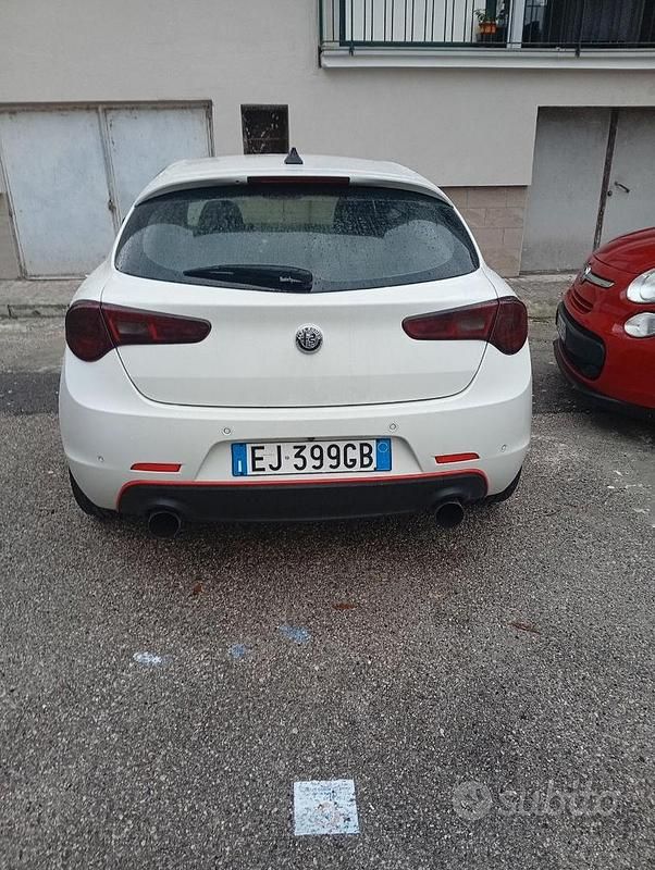 Usata Alfa Romeo Giulietta 140 CV (102 kW) 2011 Bianco Utilitaria