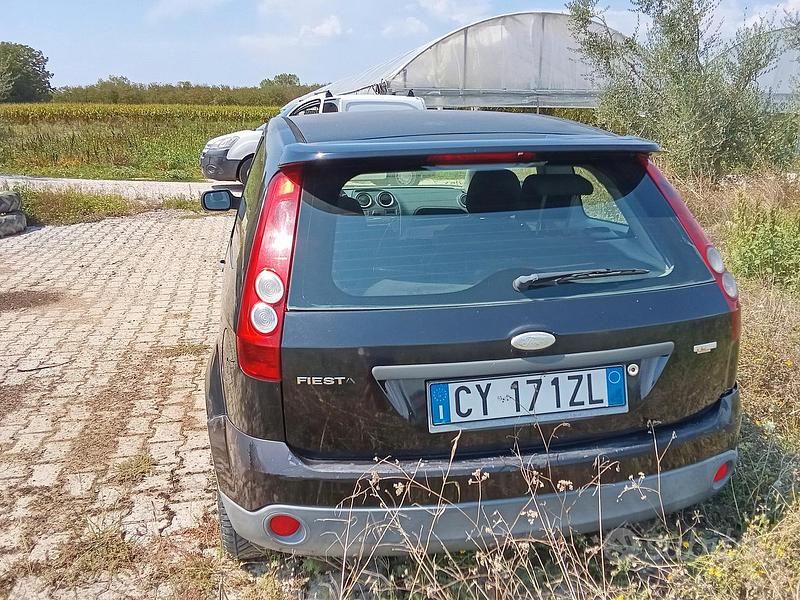 Usata Ford Fiesta 60 CV (44 kW) 2008 Nero Utilitaria