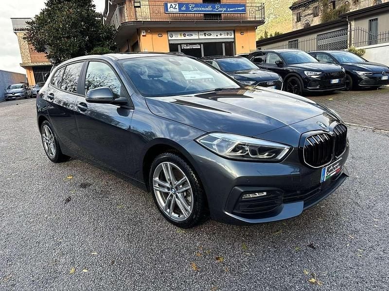 Usata BMW 116 Sport Line 116 CV (85 kW) 2020 Mineral gray Utilitaria