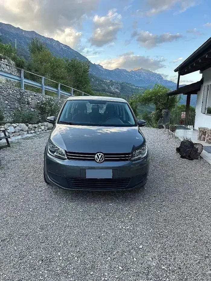 Usata VW Touran 105 CV (77 kW) 2014 Grigio Monovolume