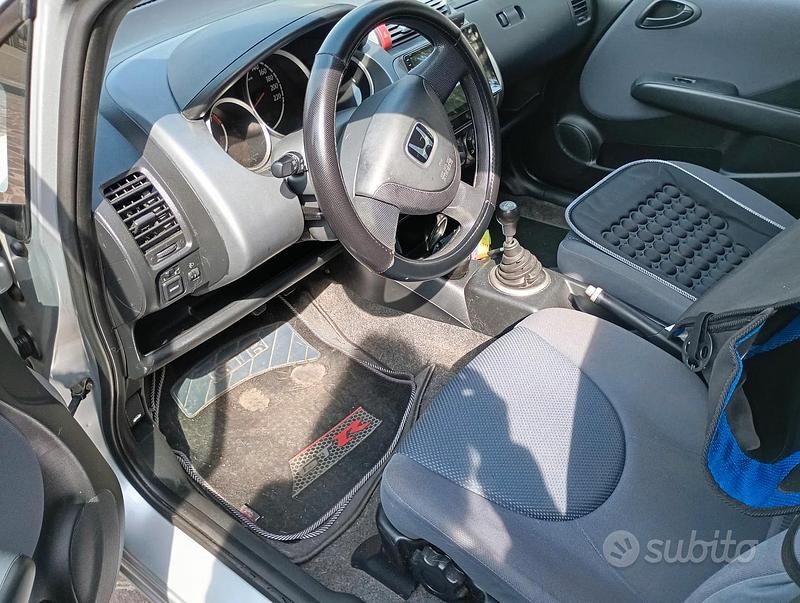 Usata Honda Jazz 78 CV (57 kW) 2003 Grigio Utilitaria