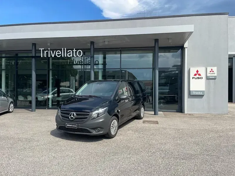 Begagnad Mercedes Vito 136 HK (100 kW) 2022 Svart Van