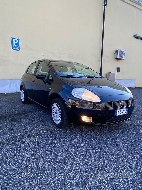 Usata Fiat Grande Punto Dynamic 77 CV (56 kW) 2008 Nero Utilitaria