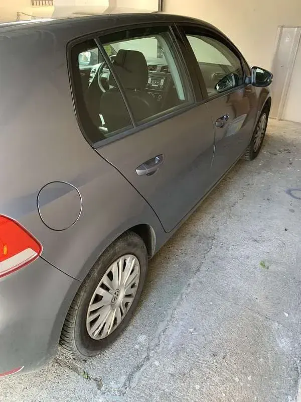 Usata VW Golf VI Comfortline 102 CV (75 kW) 2010 Grigio Utilitaria