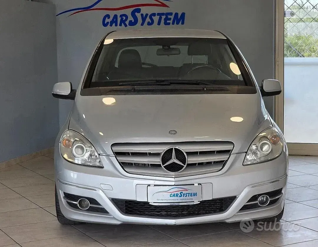 Usata Mercedes B200 140 CV (102 kW) 2009 Grigio Monovolume