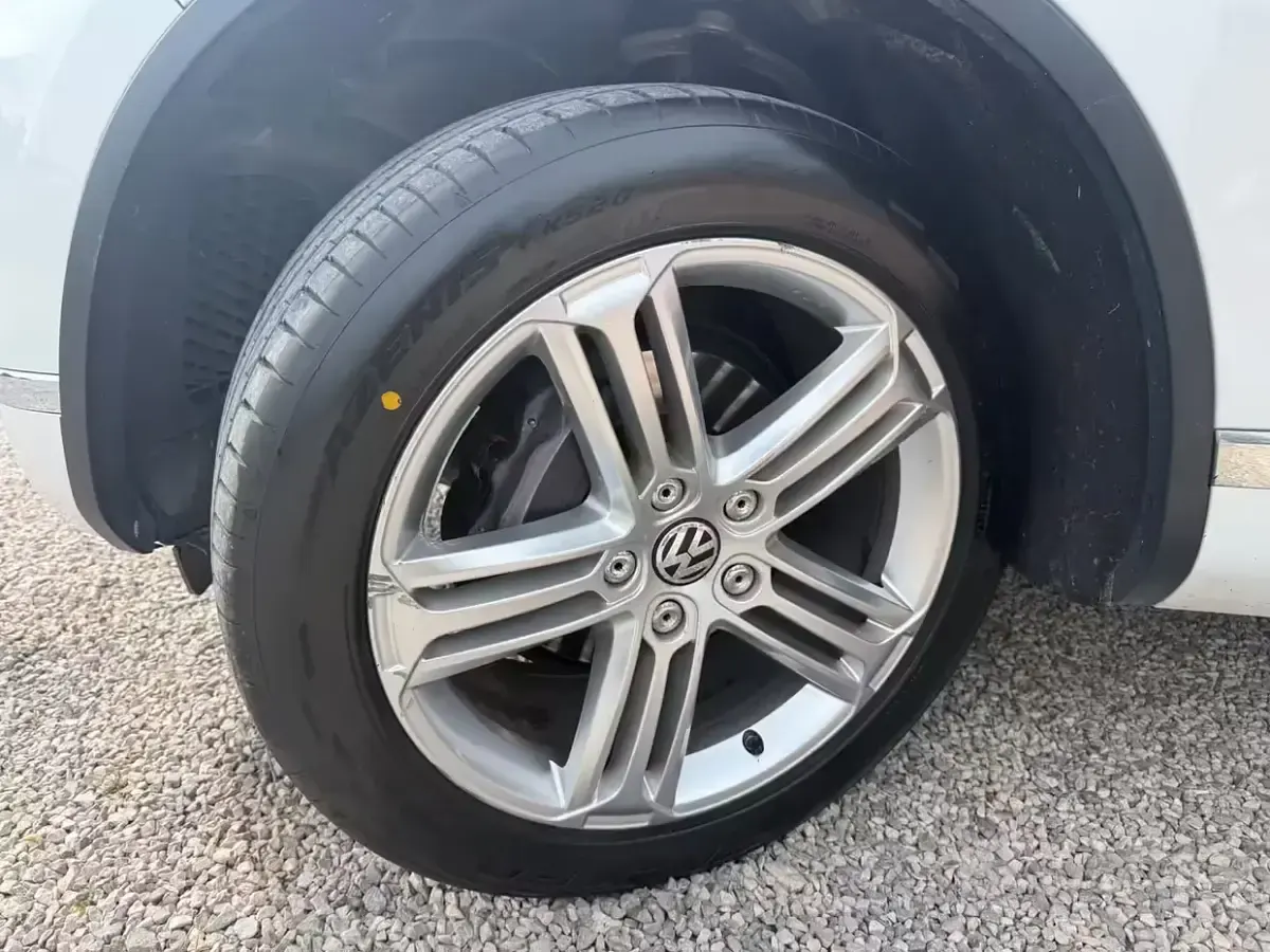 Begagnad VW Touareg Terrain Tech 262 HK (192 kW) 2015 Vit SUV