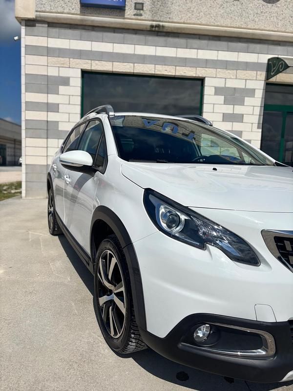 Usata Peugeot 2008 Active 101 CV (74 kW) 2019 Bianco SUV