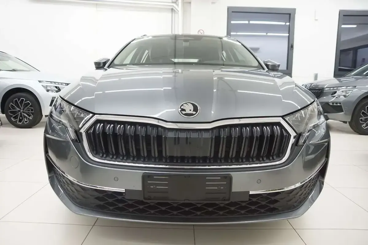 Nuova Skoda Octavia Executive 116 CV (85 kW) 2026 Grigio Station wagon
