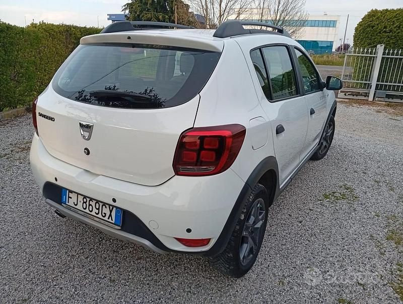 Usata Dacia Sandero Stepway 90 CV (66 kW) 2017 Bianco Berlina