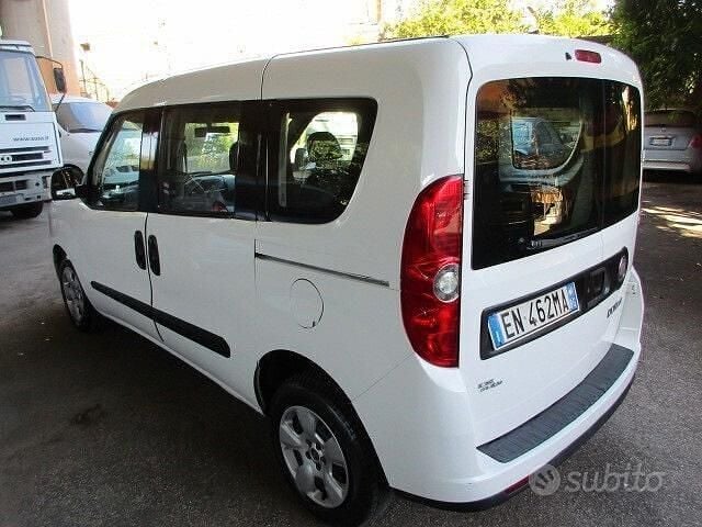 Usata Fiat Doblò Dynamic 105 CV (77 kW) 2011 Bianco Monovolume