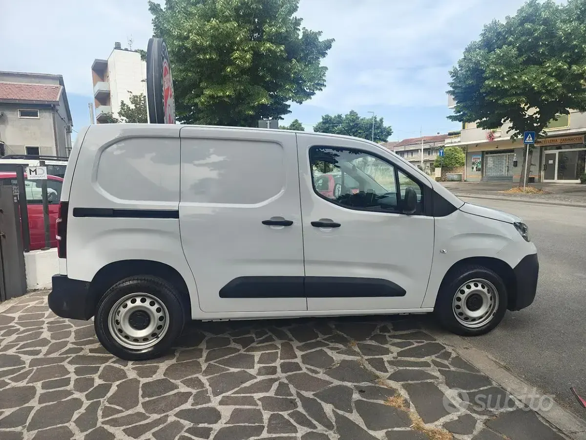 Usata Fiat Doblò 130 CV (95 kW) 2024 Bianco Monovolume
