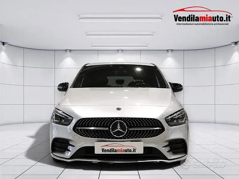 Usata Mercedes B180 116 CV (85 kW) 2019 Argento Utilitaria