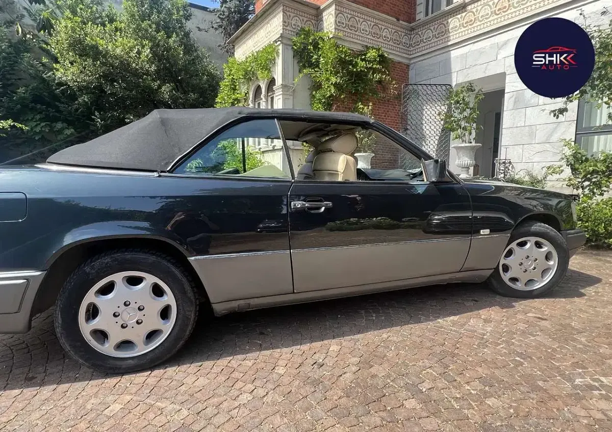 Usata Mercedes E200 136 CV (100 kW) 1996 Blu/azzurro Cabrio