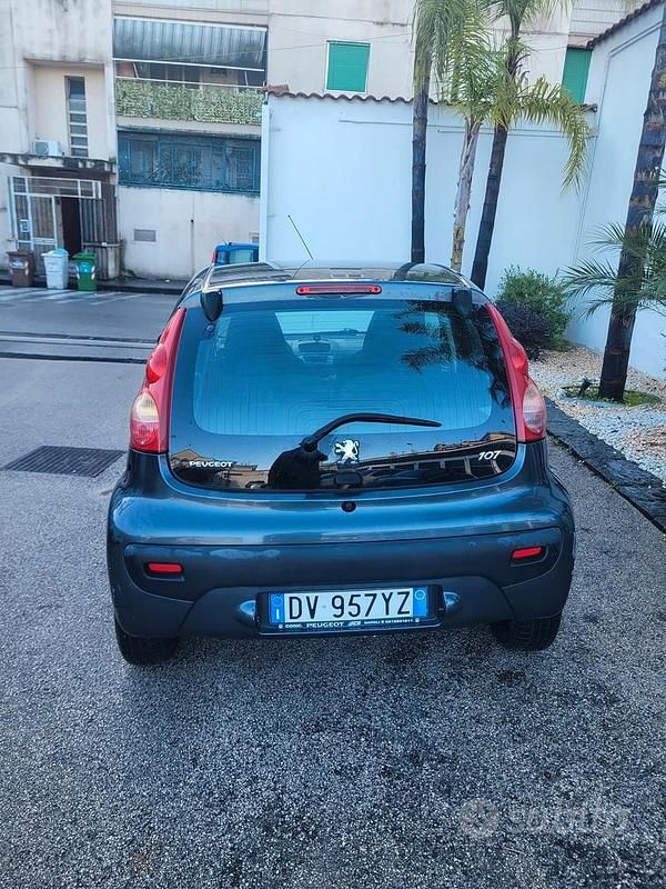 Usata Peugeot 107 Active 68 CV (50 kW) 2009 Grigio Utilitaria
