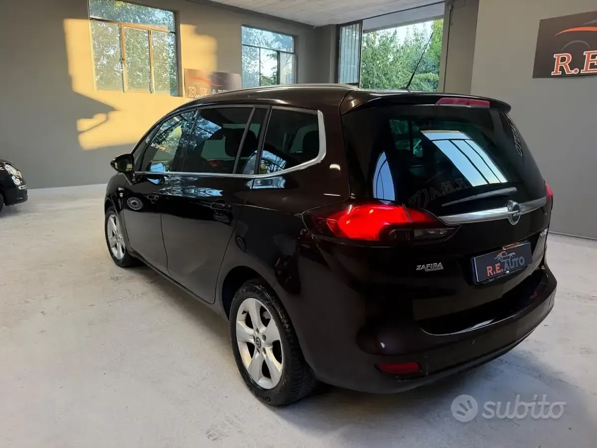 Usata Opel Zafira Tourer Cosmo 150 CV (110 kW) 2013 Marrone Monovolume