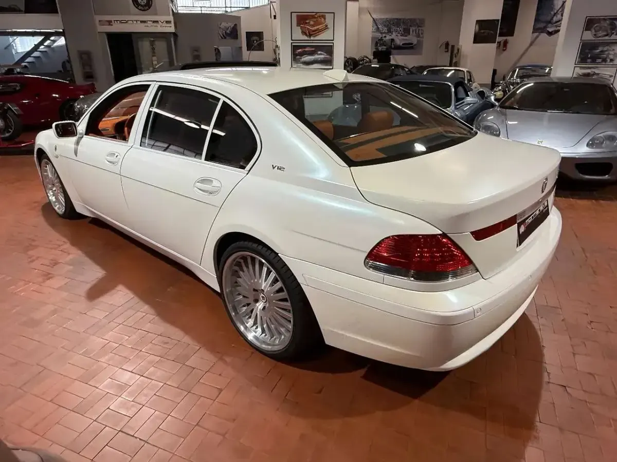 Usata BMW 760L 445 CV (327 kW) 2004 Bianco opaco Berlina